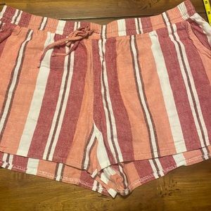 Women’s linen shorts. Tie and elastic waist. XL with pockets in front and back.